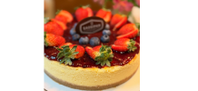 TORTA CHEESECAKE COM COULIS DE MORANGO 26cm