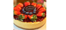 TORTA CHEESECAKE COM COULIS DE MORANGO 20cm