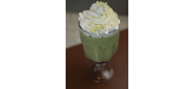 SMOOTHIE DE MATCHA COM FRUTAS VERMELHAS