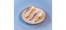 BOLO DE PISTACHE E FRUTAS VERMELHAS