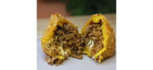 Coxinha de abóbora com carne e requeijão