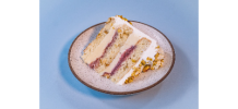 BOLO DE PISTACHE E FRUTAS VERMELHAS