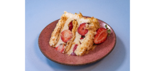 BOLO DE MORANGO FOLHADO